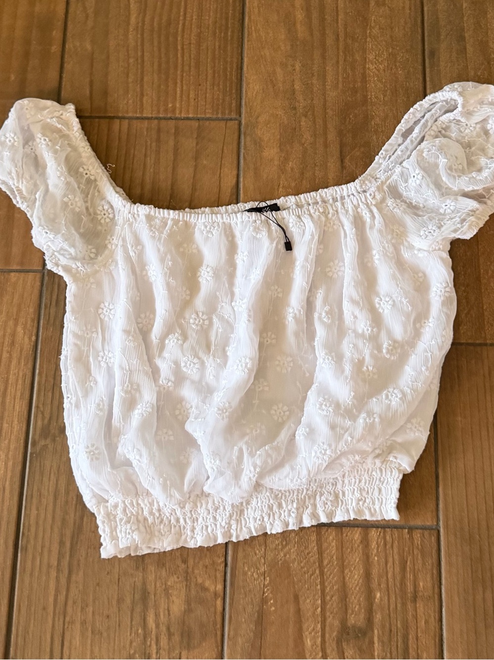Women’s White Broderie Off-Shoulder Crop Top